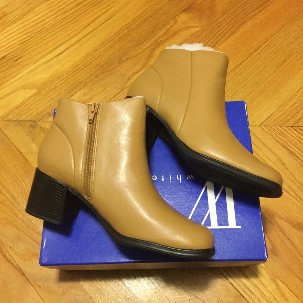 ✨HOST PICK✨ NEW! WHITE MOUNTAIN Beige Booties